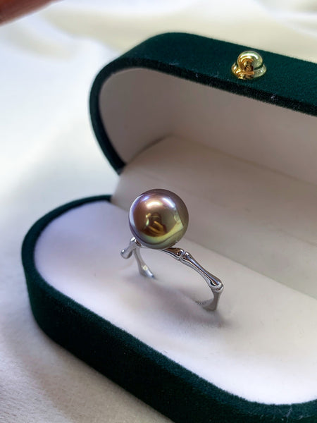 Silver-And-Big-Green-pearl-Engagement-ring-for-women 